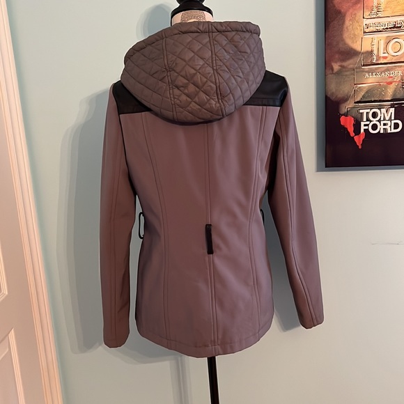 WATERPROOF JACKET ✨ - Picture 4 of 5